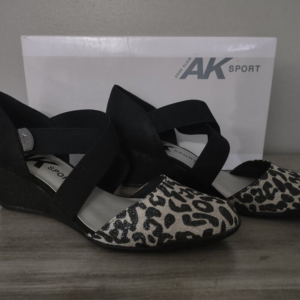 Anne Klein AK black wedge leopard print shoes new size 8.5